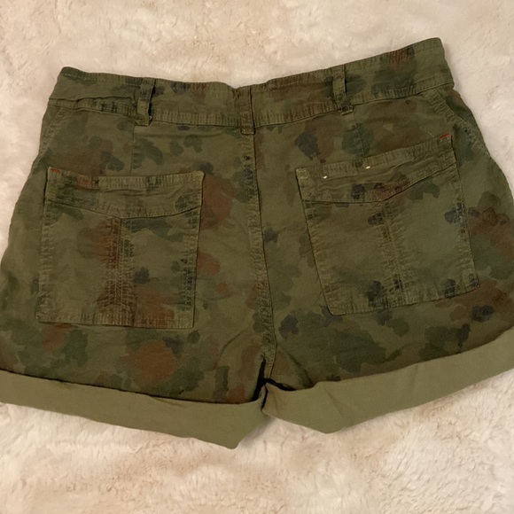 Anthropologie the wanderer Camo shorts Sz 28 - Picture 5 of 6